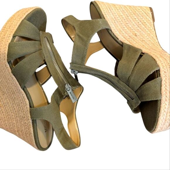 Michael Kors Green Wedge Sandals Size 8.5 Women's - Picture 1 of 9
